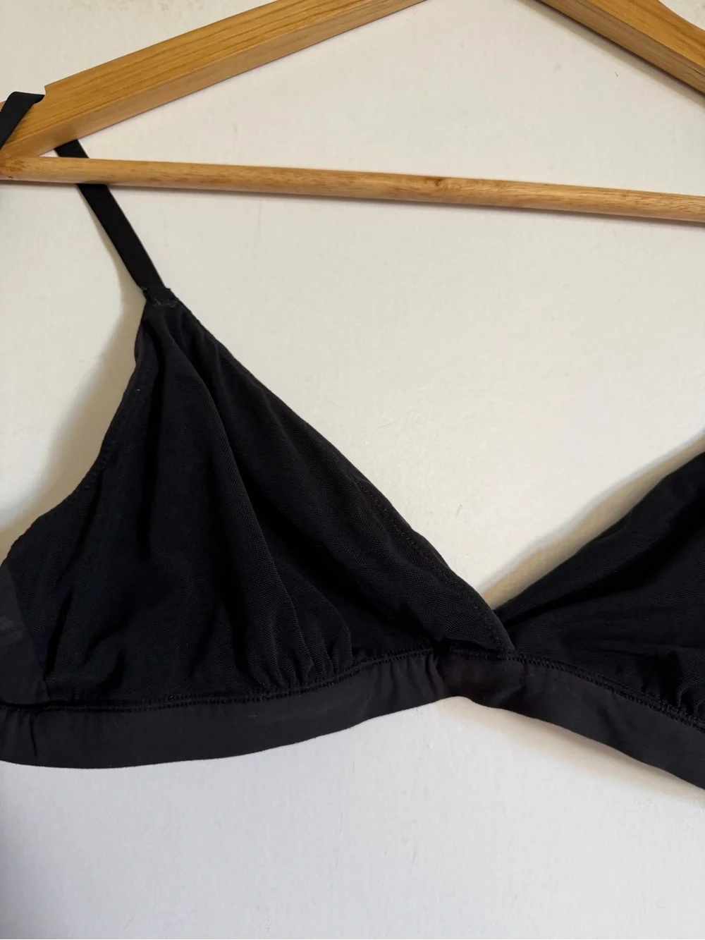 SKIMS Onyx Black Wear Everywhere Comfy Unpadded No Wire Bralette Clasp size L - Picture 4 of 5